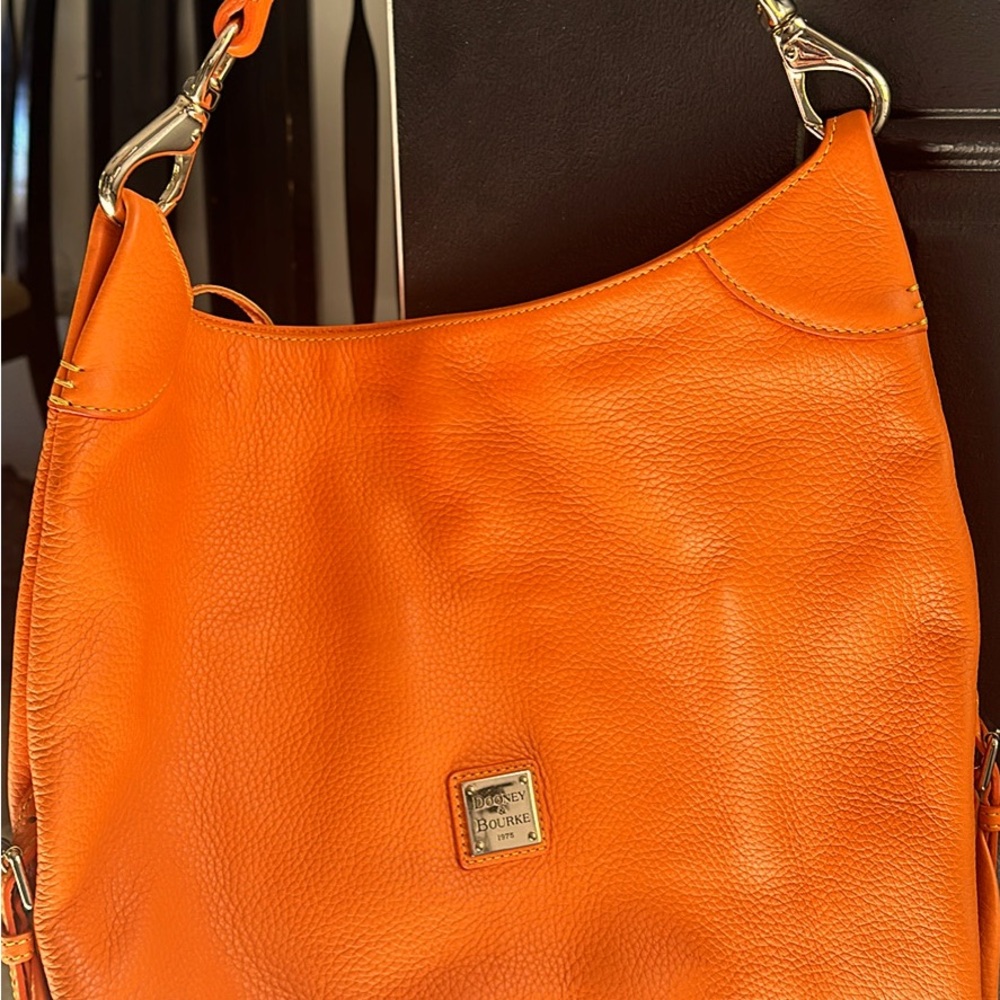 DOONEY & BOURKE GENUINE LEATHER HANDBAG * TOTE *